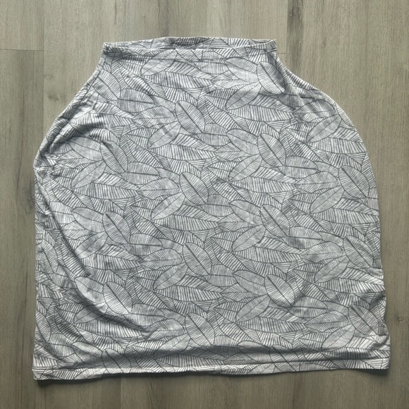 Leaf Pattern Multi-Use Cover - Picture 2 of 3